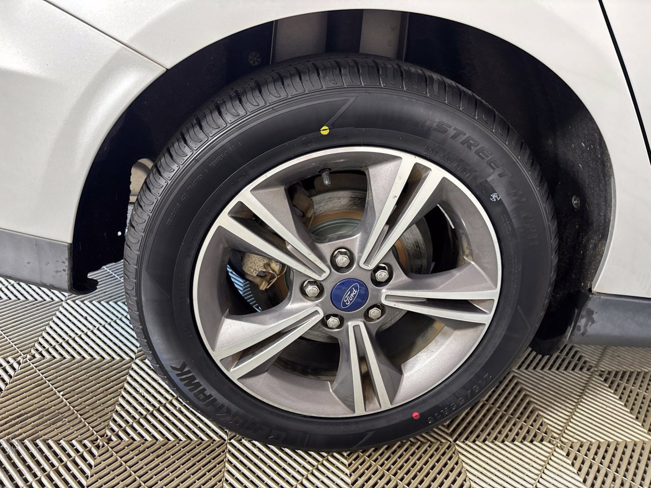 Used 2018 Ford Focus SE w/ SE Appearance Package FWD image 31
