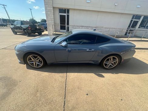 Used 2025 Ford Mustang Coupe RWD image 7
