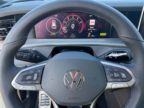 New 2026 Volkswagen Tiguan SE R-Line FWD image 15