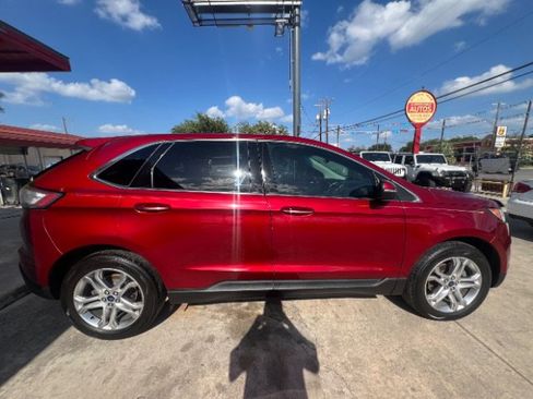 Used 2017 Ford Edge Titanium w/ Equipment Group 301A FWD image 4