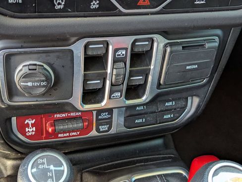 Certified 2024 Jeep Wrangler Unlimited Rubicon AWD/4WD image 26