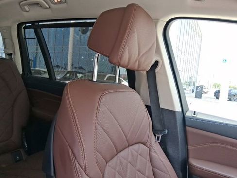 Used 2024 BMW X7 xDrive40i w/ Premium Package AWD/4WD image 18