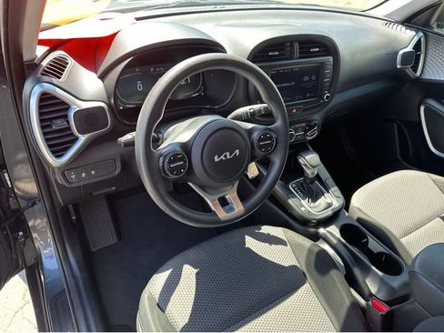 Used 2023 Kia Soul LX w/ Option Group 015 FWD image 8