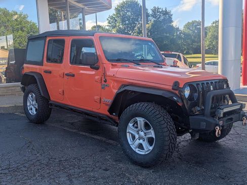 Used 2019 Jeep Wrangler Unlimited Sport S AWD/4WD image 9