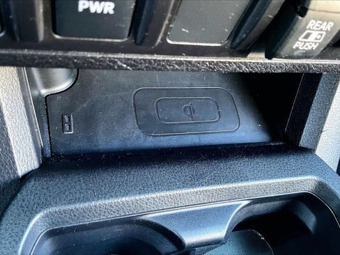 Used 2022 Toyota Tacoma TRD Sport AWD/4WD image 28