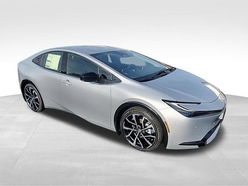 New 2026 Toyota Prius Plug-In Hybrid FWD image 2