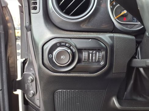 Used 2022 Jeep Wrangler Unlimited Sport image 14