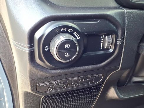 Used 2025 Jeep Gladiator Mojave AWD/4WD image 18