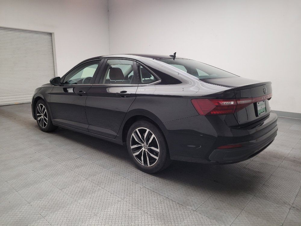Used 2025 Volkswagen Jetta SE FWD image 5
