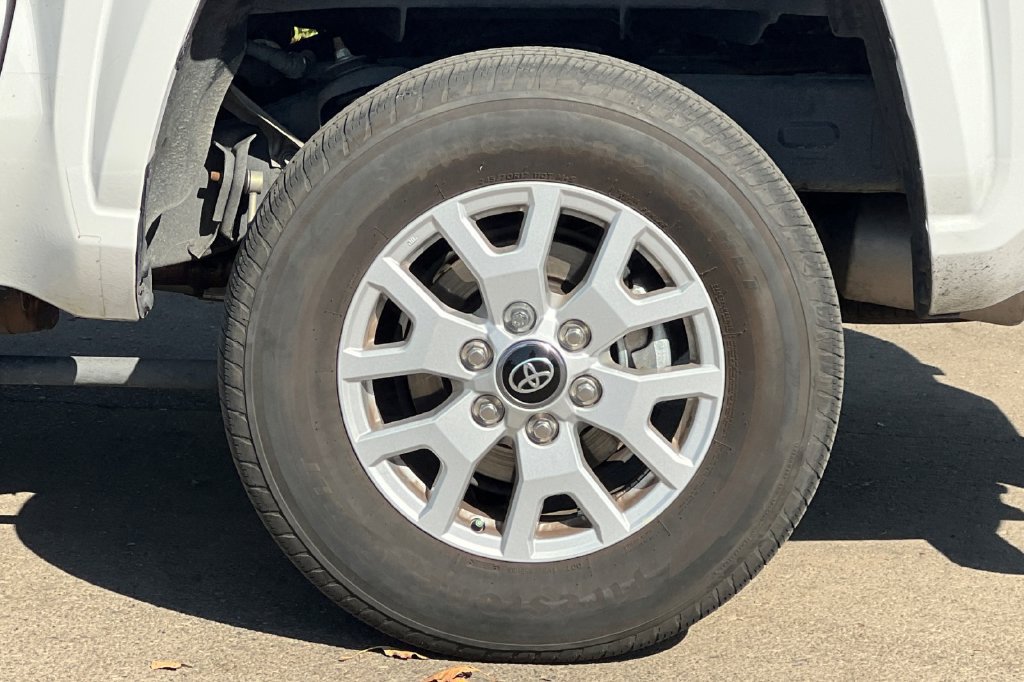 Certified 2025 Toyota Tacoma SR5 AWD/4WD image 28