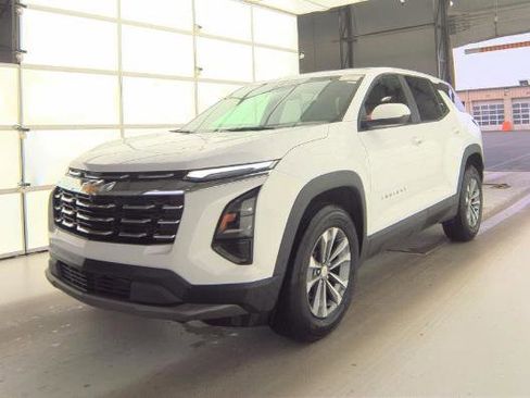 Used 2025 Chevrolet Equinox LT image 3