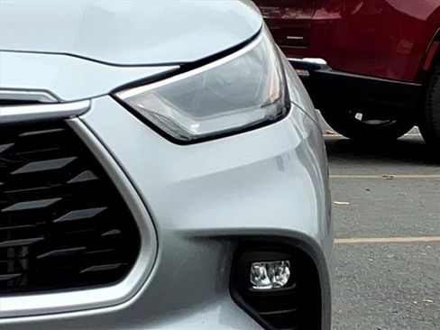 Used 2022 Toyota Highlander XLE image 5
