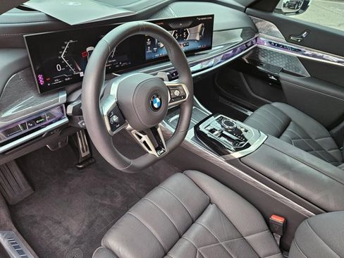 Certified 2025 BMW 760i xDrive image 10