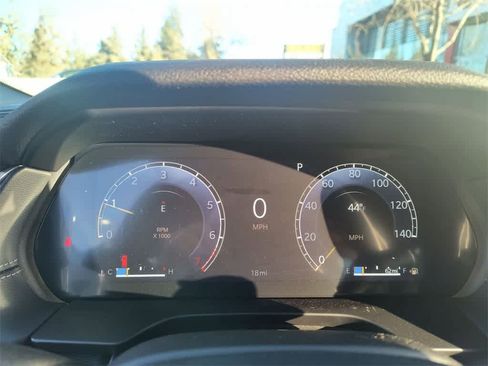 New 2025 Jeep Grand Cherokee L Laredo image 15