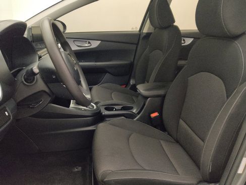 Used 2022 Kia Forte LXS w/ LXS Technology Package FWD image 17