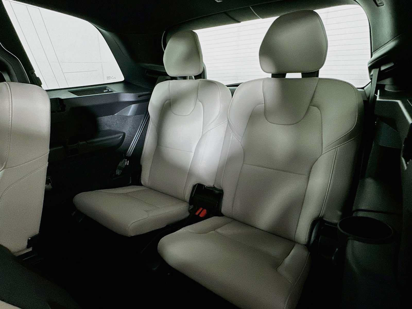 New 2026 Volvo XC90 B6 Plus w/ Protection Package Premier AWD/4WD image 25