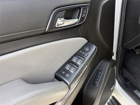 Used 2020 Chevrolet Suburban LT image 27