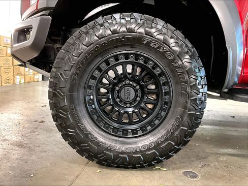 Used 2018 Ford F150 Raptor w/ Equipment Group 802A Luxury image 11