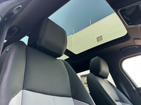 New 2026 Land Rover Range Rover Velar Dynamic SE image 24