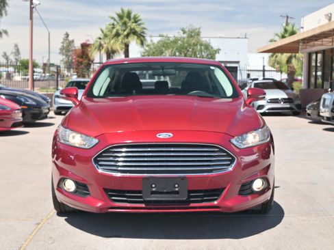 Used 2016 Ford Fusion SE image 2