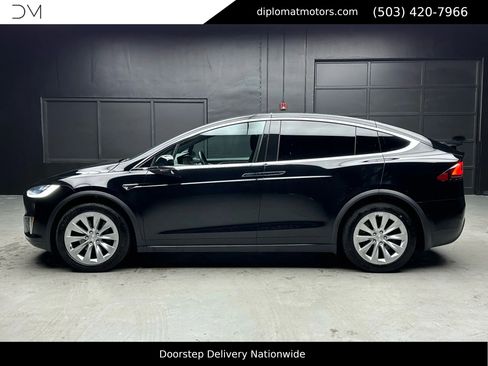 Used 2020 Tesla Model X image 4