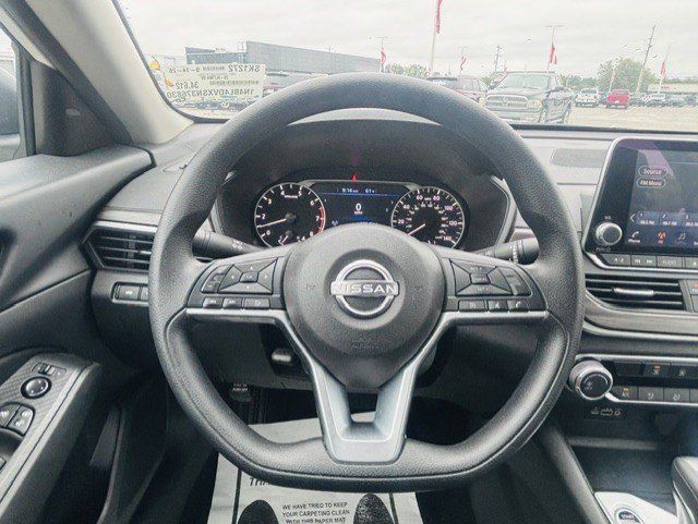 Used 2025 Nissan Altima 2.5 SV FWD image 10