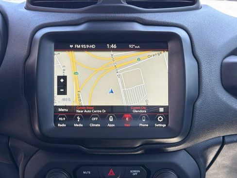 Used 2018 Jeep Renegade Latitude w/ UConnect 8.4 Nav Group FWD image 31