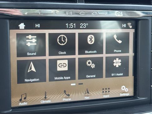 Used 2017 Lincoln Continental Reserve w/ Luxury Package image 38