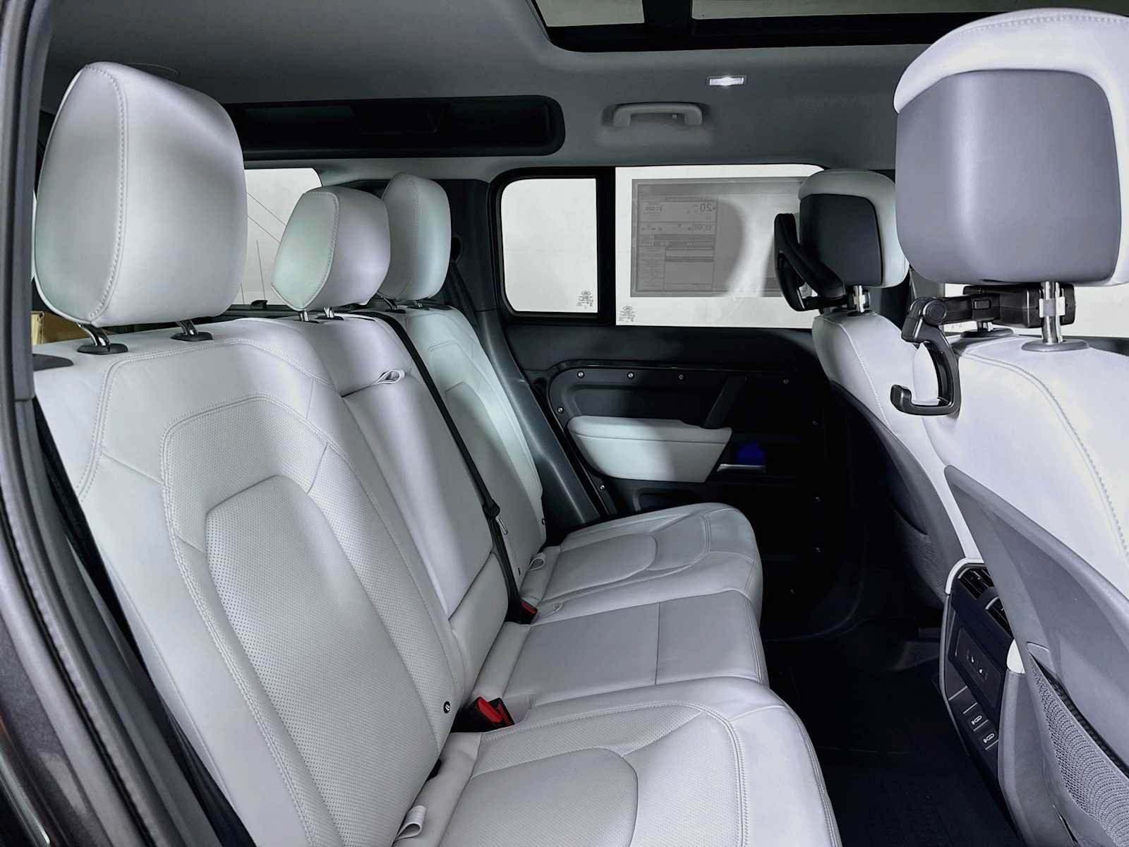 New 2026 Land Rover Defender 110 X-Dynamic SE AWD/4WD image 27