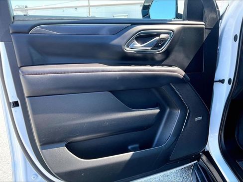 Used 2024 Chevrolet Suburban RST w/ Luxury Package AWD/4WD image 9