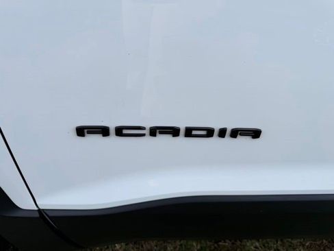 Certified 2023 GMC Acadia SLT FWD image 5