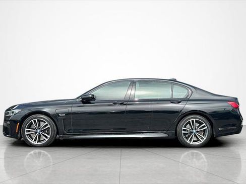 Used 2022 BMW 745e xDrive w/ M Sport Package AWD/4WD image 2