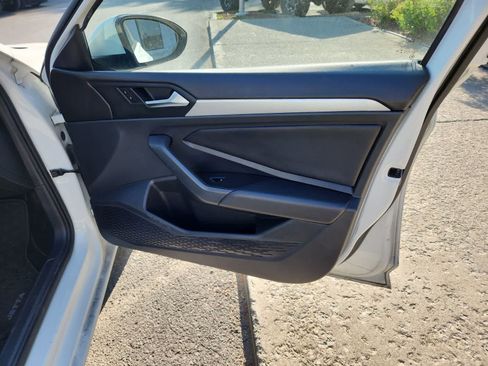 Used 2019 Volkswagen Jetta SE FWD image 23