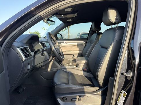 Used 2022 Volkswagen Atlas Cross Sport SE w/ Black Wheel Package FWD image 11