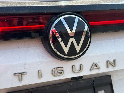 Used 2026 Volkswagen Tiguan SE AWD/4WD image 11