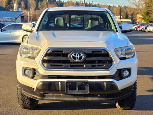 Used 2016 Toyota Tacoma SR5 image 2