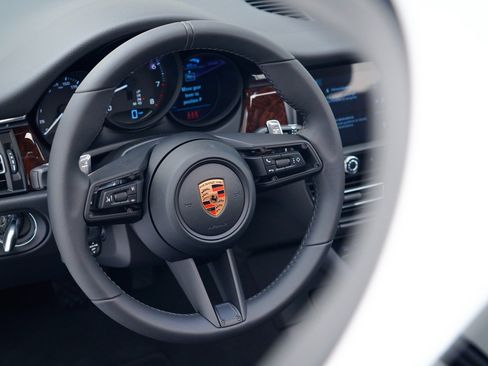 Certified 2026 Porsche Macan AWD/4WD image 20