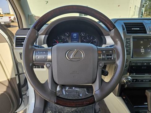 Used 2017 Lexus GX 460 Premium image 26