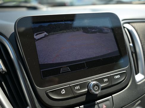 Used 2022 Chevrolet Malibu RS FWD image 2