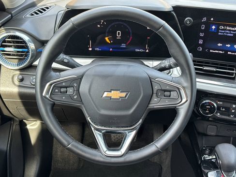 Used 2025 Chevrolet Trax LT w/ LT Convenience Package image 23