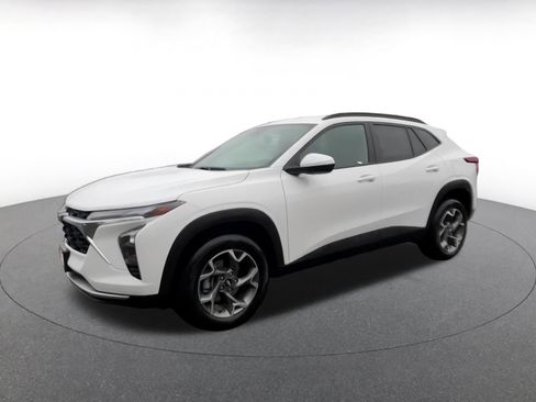 Used 2025 Chevrolet Trax LT image 8