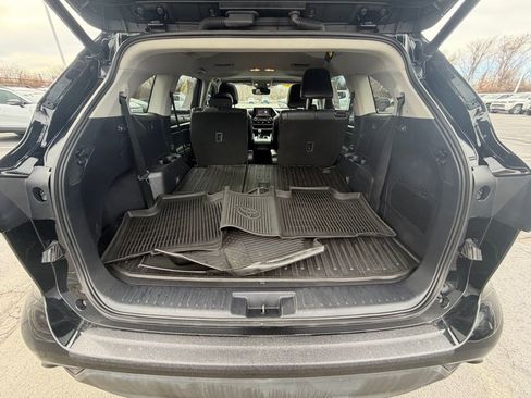 Used 2021 Toyota Highlander XLE image 24