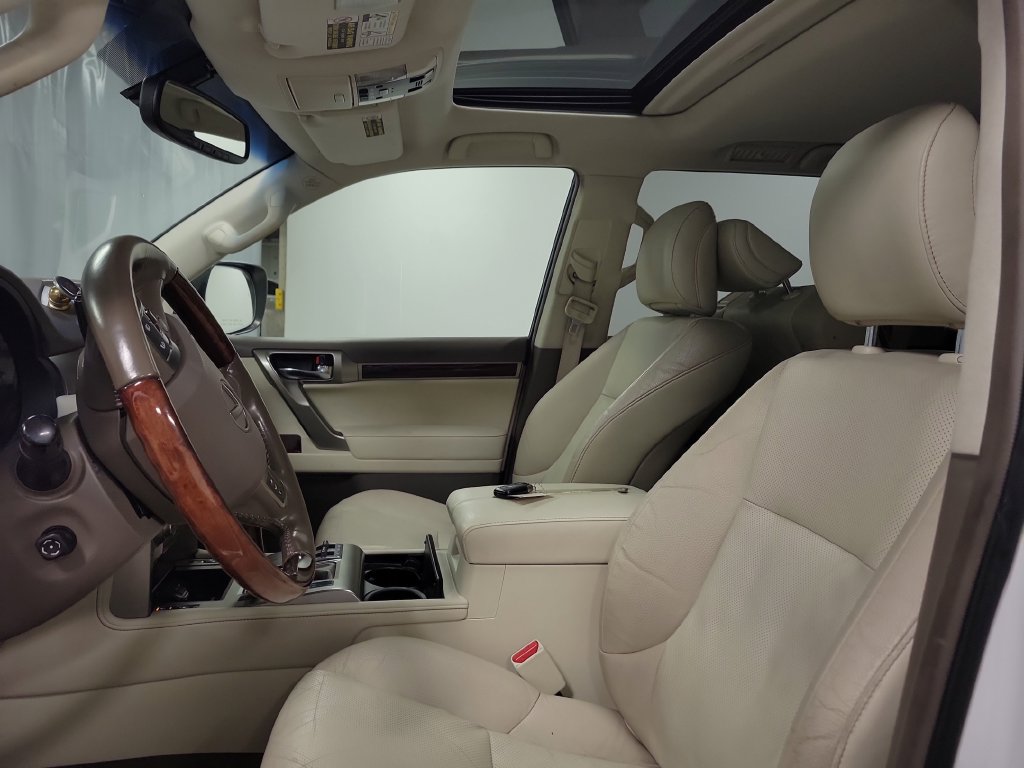 Used 2015 Lexus GX 460 w/ Premium Package AWD/4WD image 15