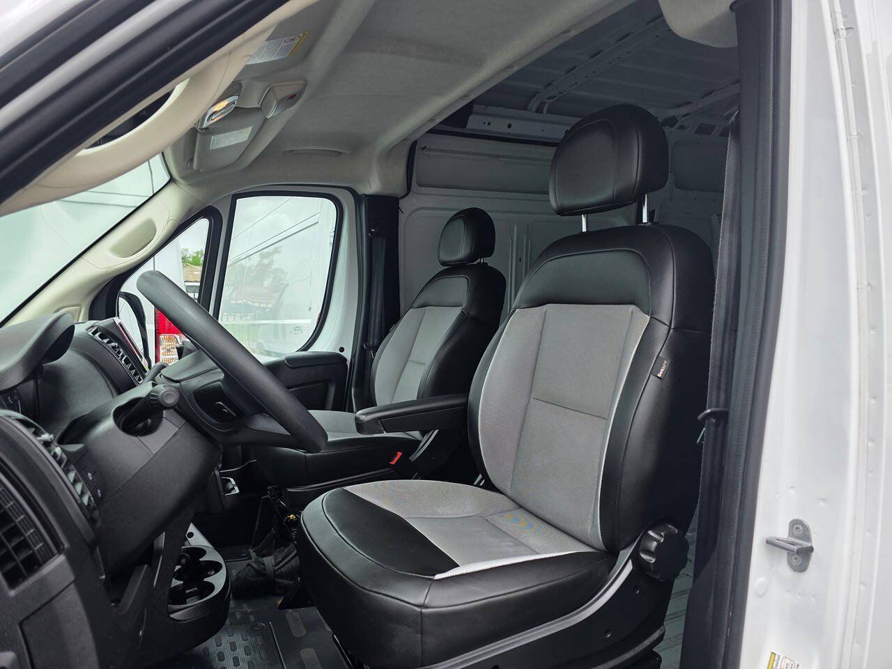 Used 2025 RAM ProMaster 3500 w/ Convenience Group FWD image 10
