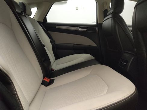 Used 2019 Ford Fusion SE w/ Equipment Group 151A FWD image 19