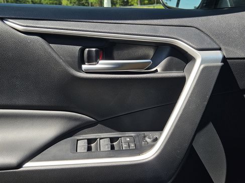 Used 2023 Toyota RAV4 SE image 24