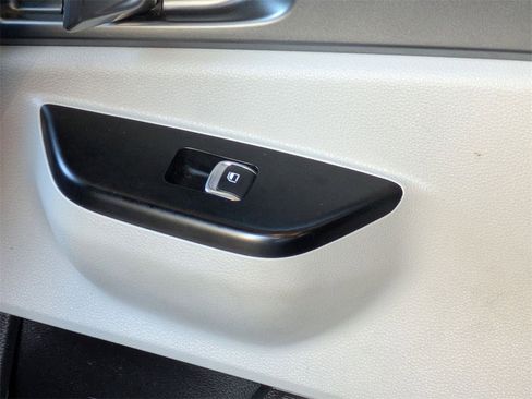 Used 2024 Kia Carnival LX image 28