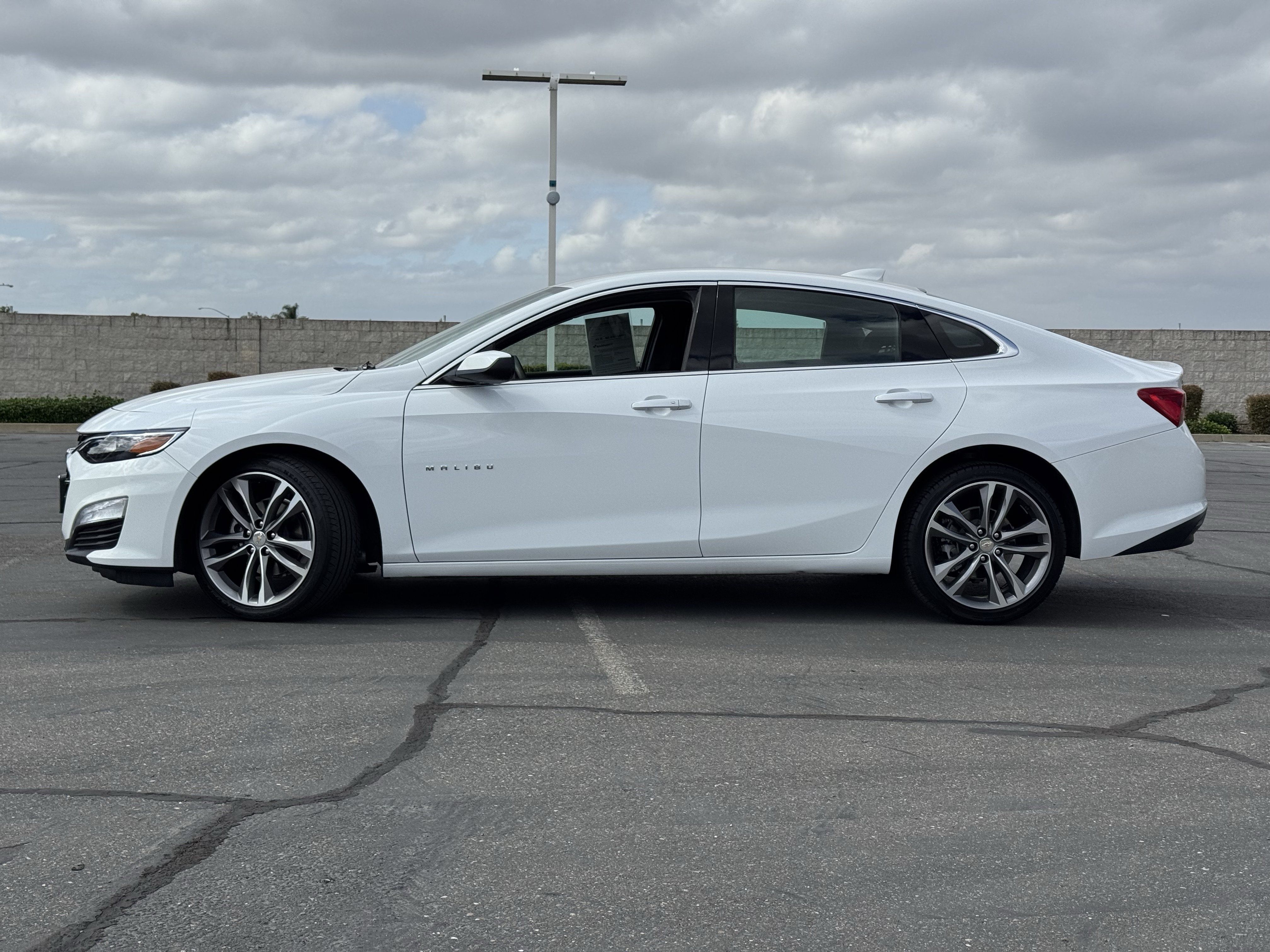 Used 2025 Chevrolet Malibu LT FWD image 4