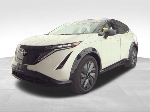 Used 2023 Nissan Ariya AWD image 3