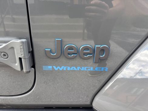 Used 2023 Jeep Wrangler Unlimited Rubicon 4xe w/ Cold Weather Group AWD/4WD image 8